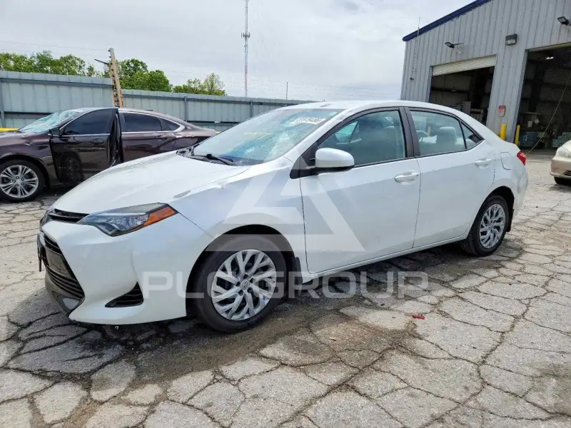 2017 Toyota COROLLA фото