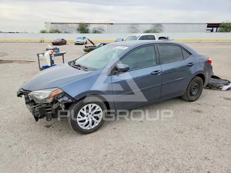 2017 Toyota COROLLA фото