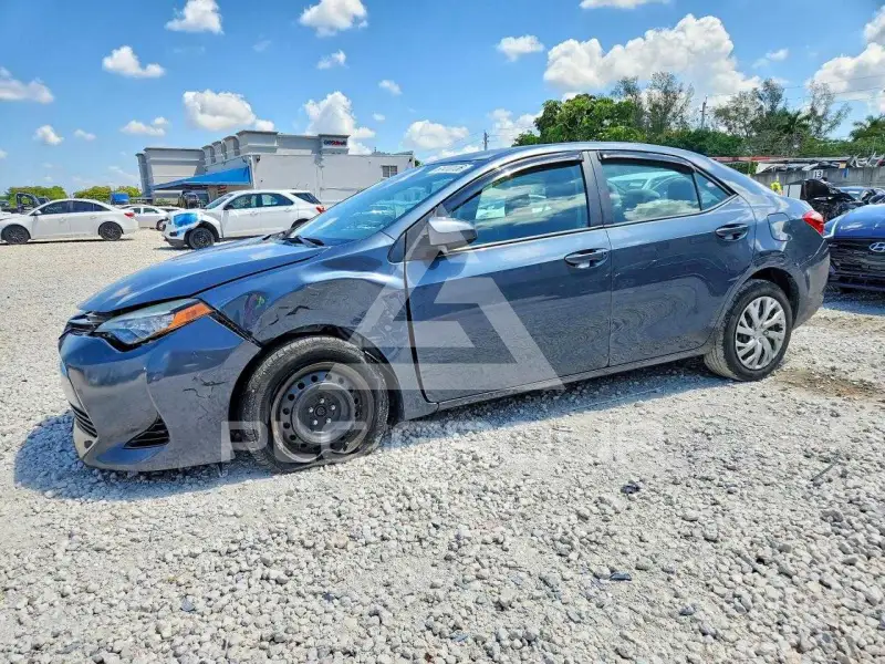 2017 Toyota COROLLA фото