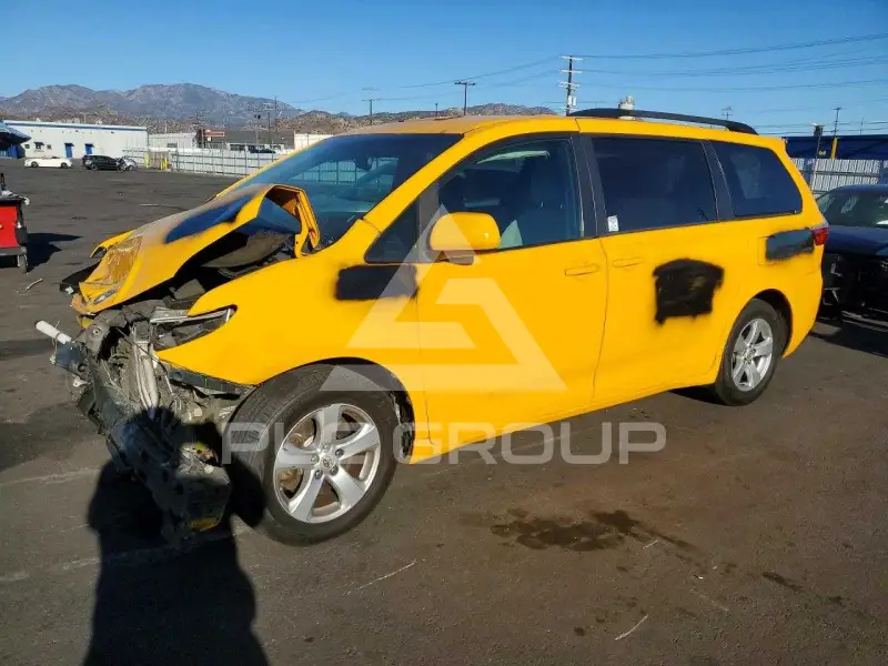 2017 Toyota SIENNA фото