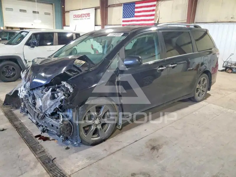 2017 Toyota SIENNA фото