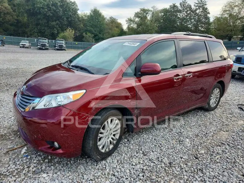 2017 Toyota SIENNA photo