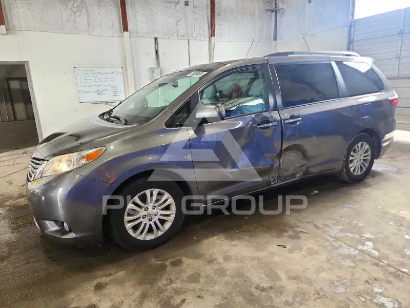 2017 Toyota SIENNA фото