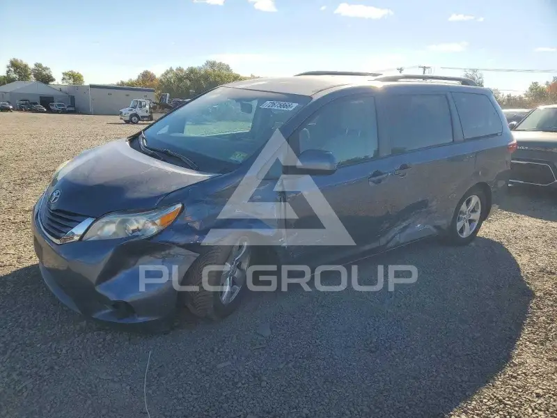 2017 Toyota SIENNA фото