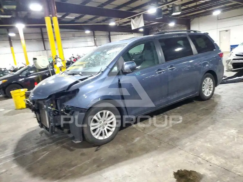 2017 Toyota SIENNA фото
