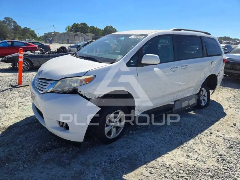 2017 Toyota SIENNA фото