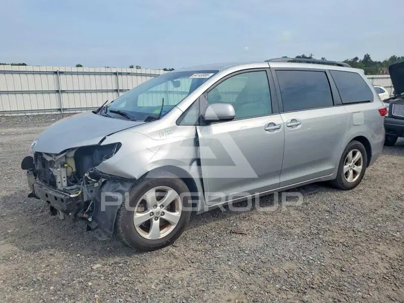 2017 Toyota SIENNA фото