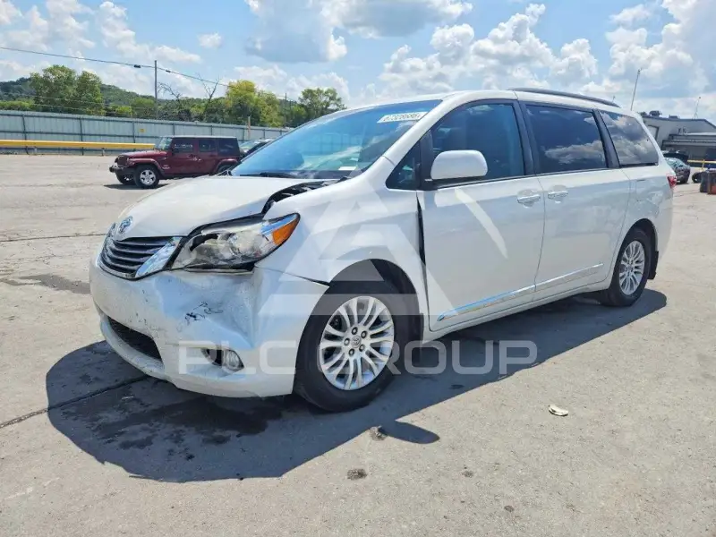 2017 Toyota SIENNA photo