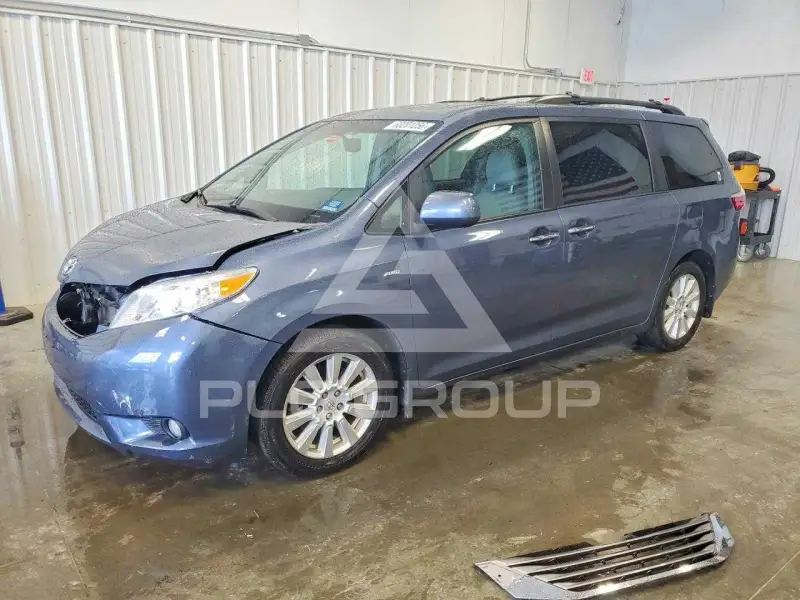 2017 Toyota SIENNA photo