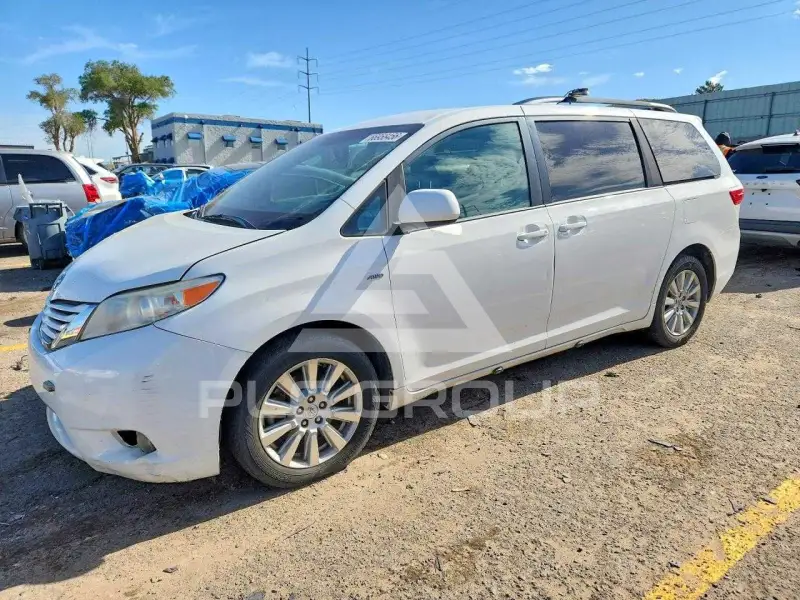 2017 Toyota SIENNA photo