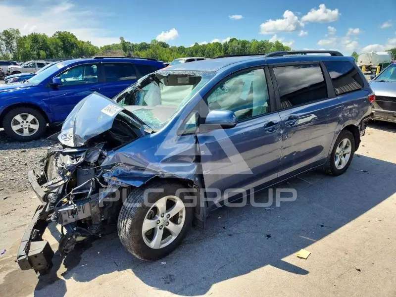 2017 Toyota SIENNA фото