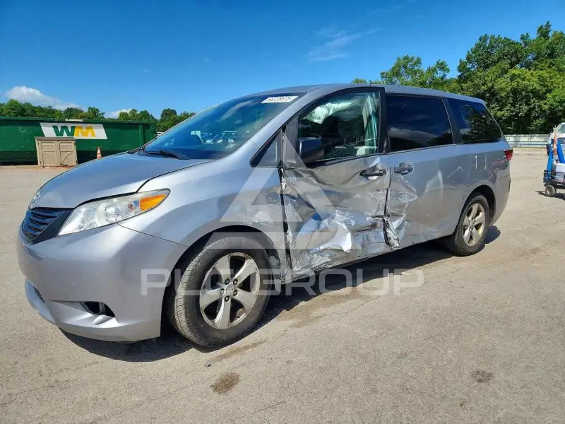 2017 Toyota SIENNA фото