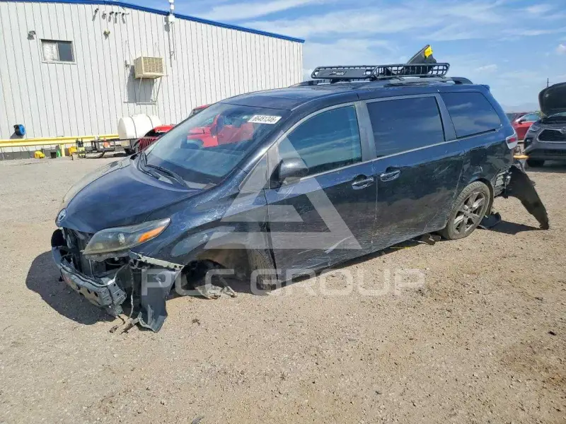 2017 Toyota SIENNA photo