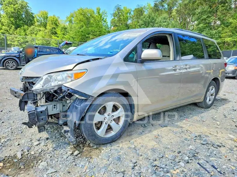 2017 Toyota SIENNA фото