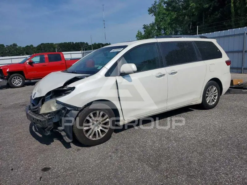 2017 Toyota SIENNA фото