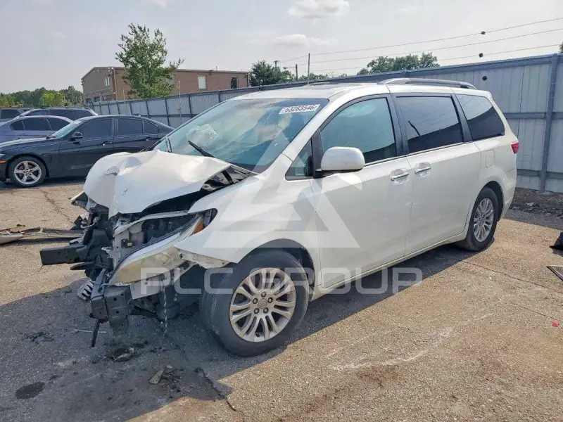 2017 Toyota SIENNA фото