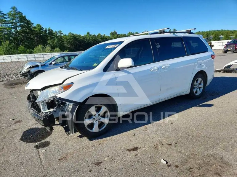 2017 Toyota SIENNA фото