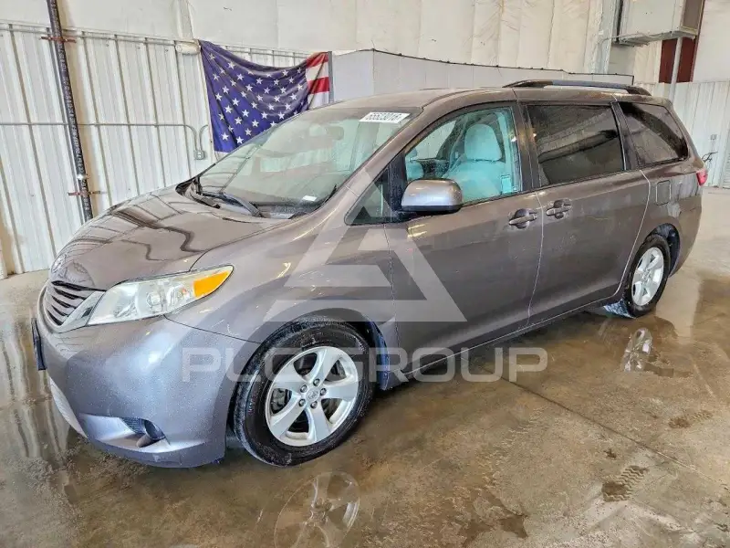 2017 Toyota SIENNA фото