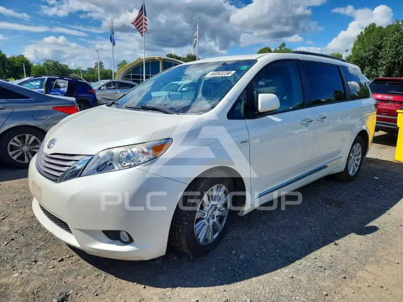 2017 Toyota SIENNA photo