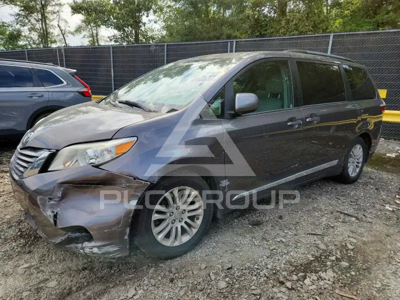 2017 Toyota SIENNA photo