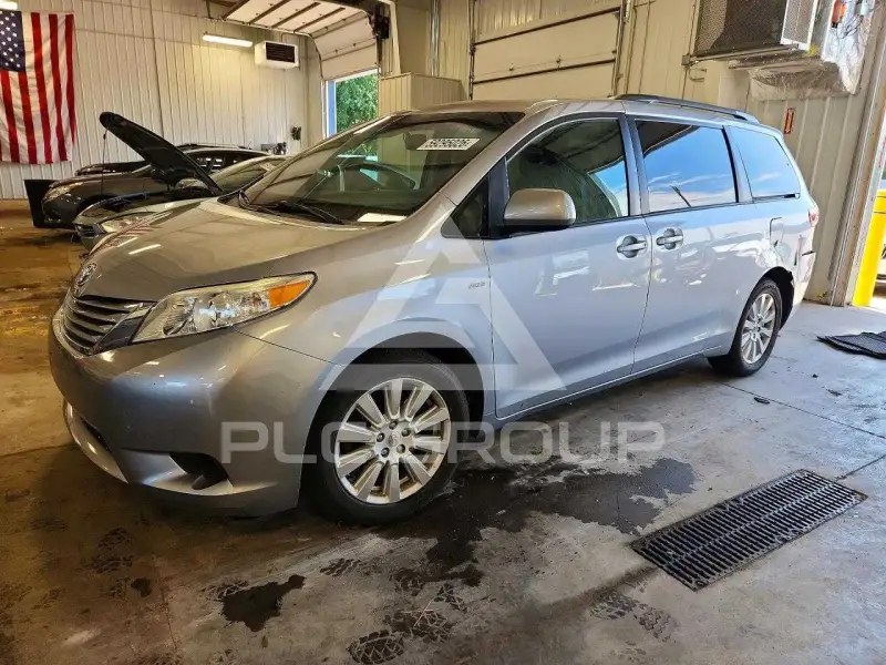 2017 Toyota SIENNA фото