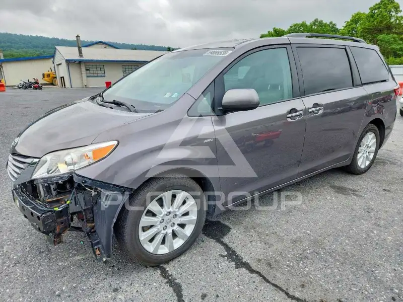 2017 Toyota SIENNA photo