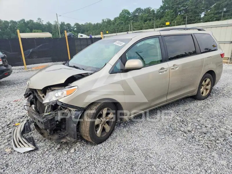 2017 Toyota SIENNA фото
