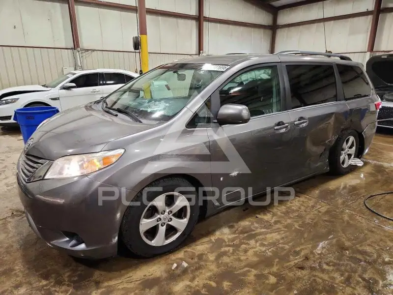 2017 Toyota SIENNA фото