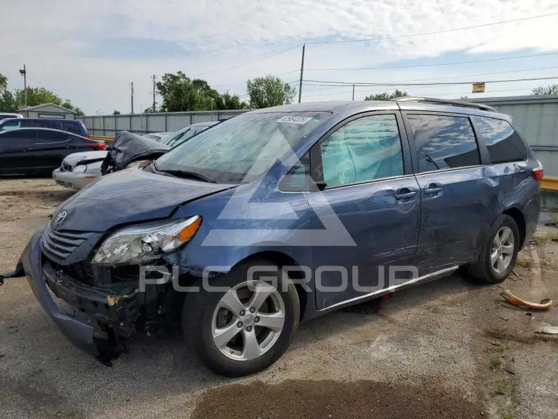 2017 Toyota SIENNA photo
