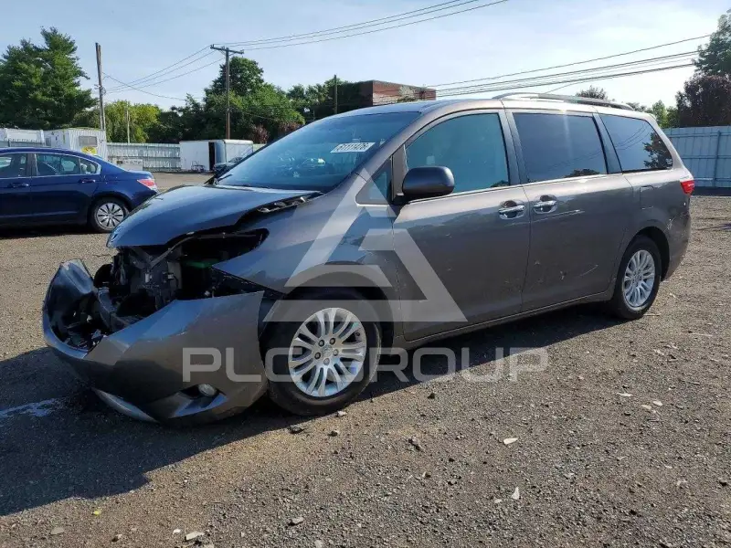 2017 Toyota SIENNA фото