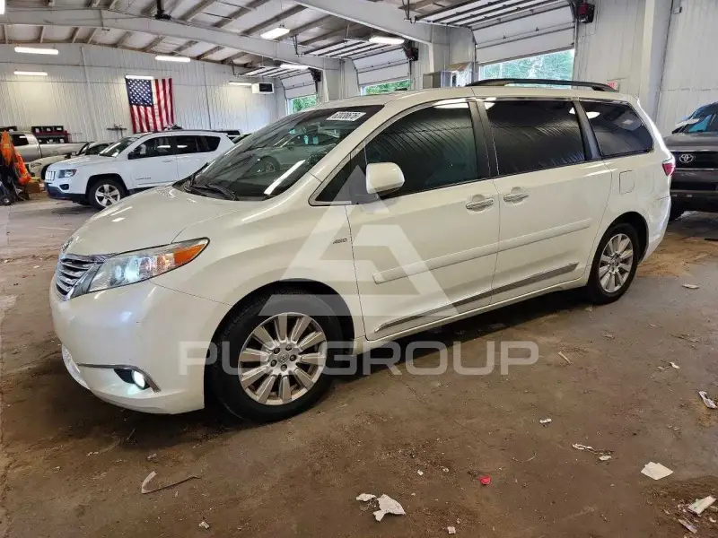 2017 Toyota SIENNA фото