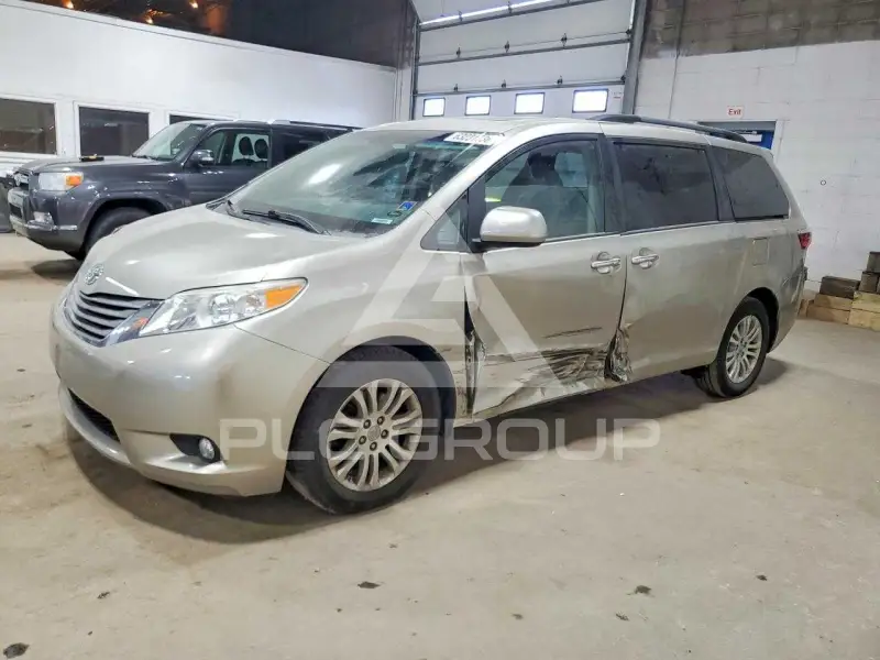 2017 Toyota SIENNA фото