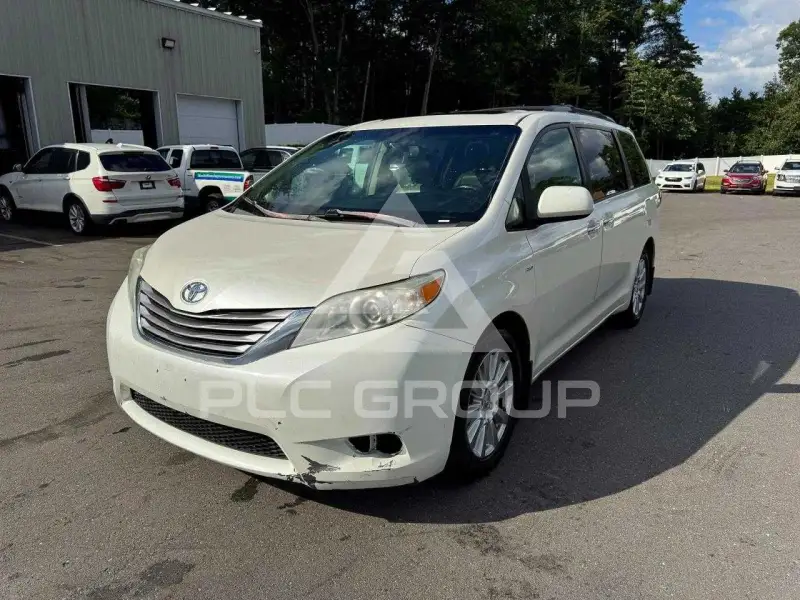 2017 Toyota SIENNA photo