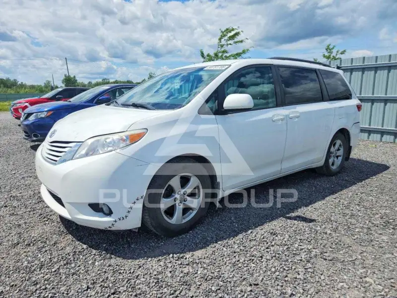 2017 Toyota SIENNA photo