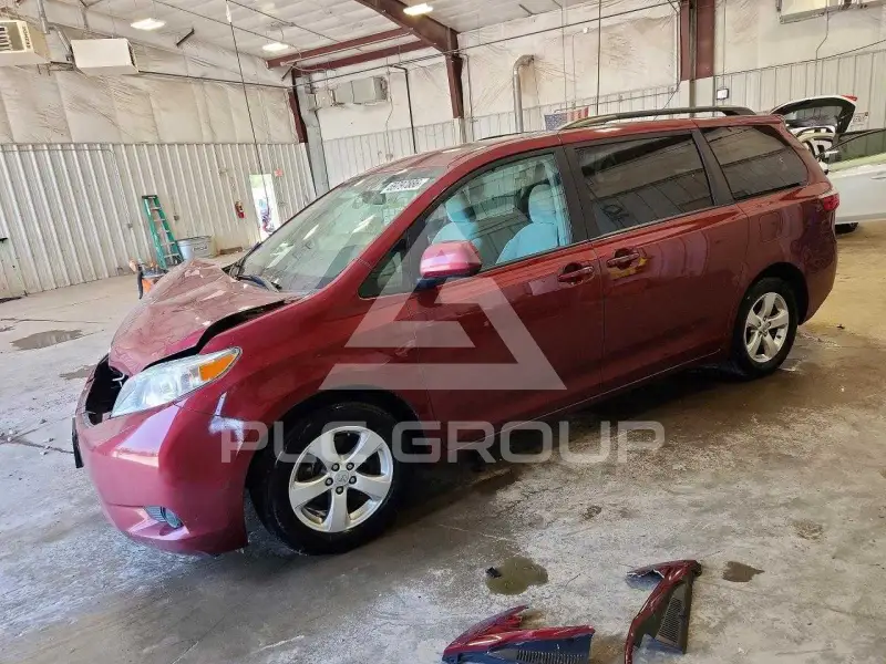 2017 Toyota SIENNA photo