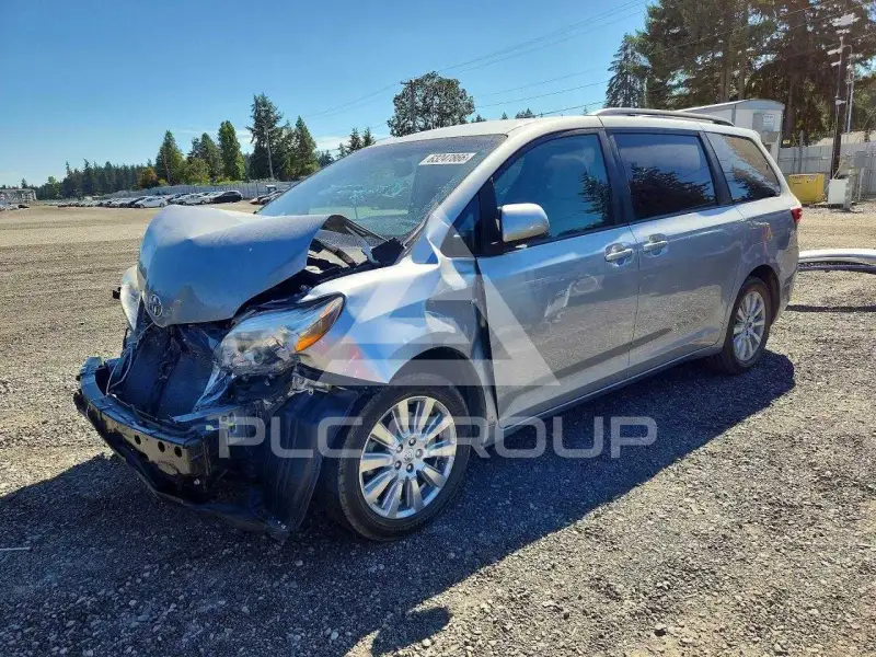 2017 Toyota SIENNA фото