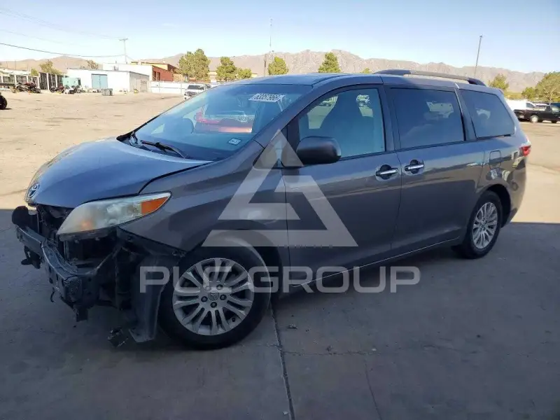 2017 Toyota SIENNA фото