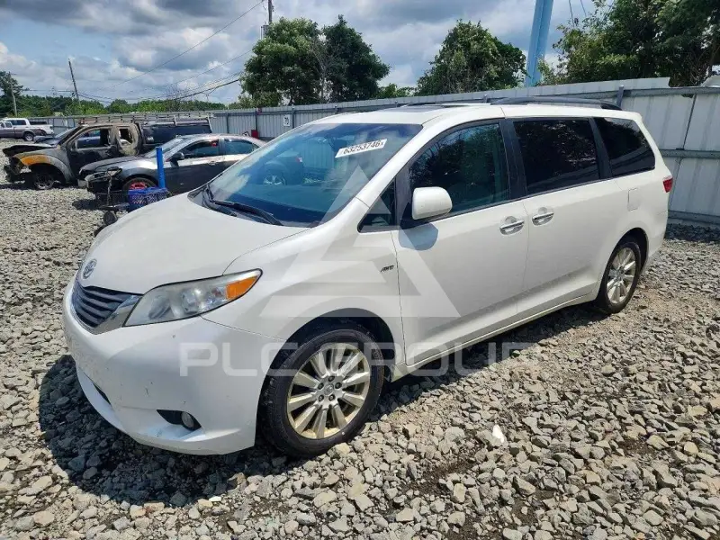2017 Toyota SIENNA photo