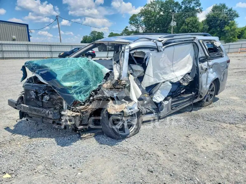 2017 Toyota SIENNA photo