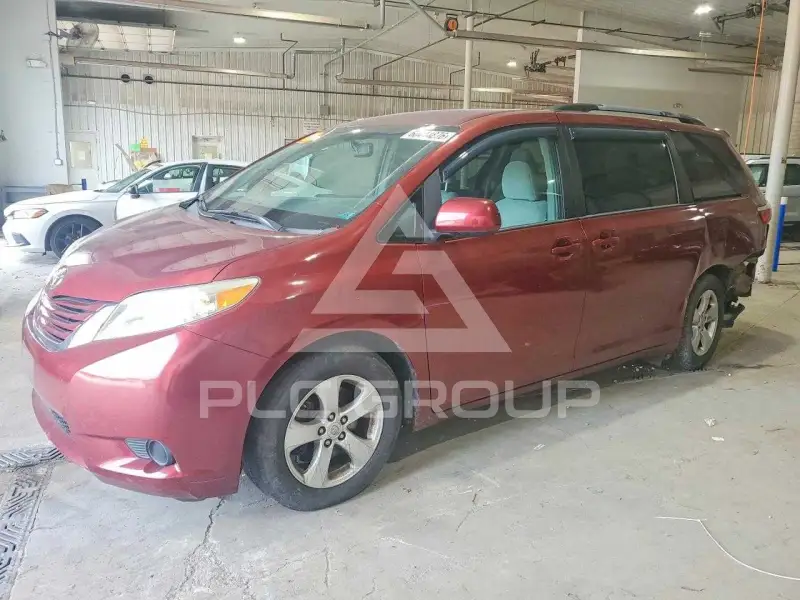 2017 Toyota SIENNA фото
