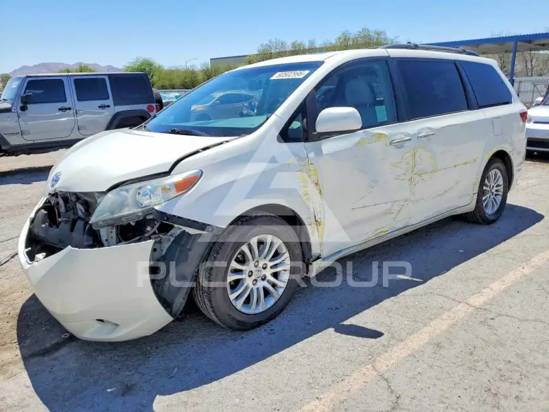 2017 Toyota SIENNA фото