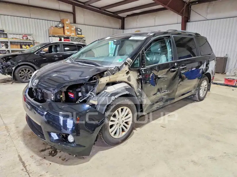 2017 Toyota SIENNA фото