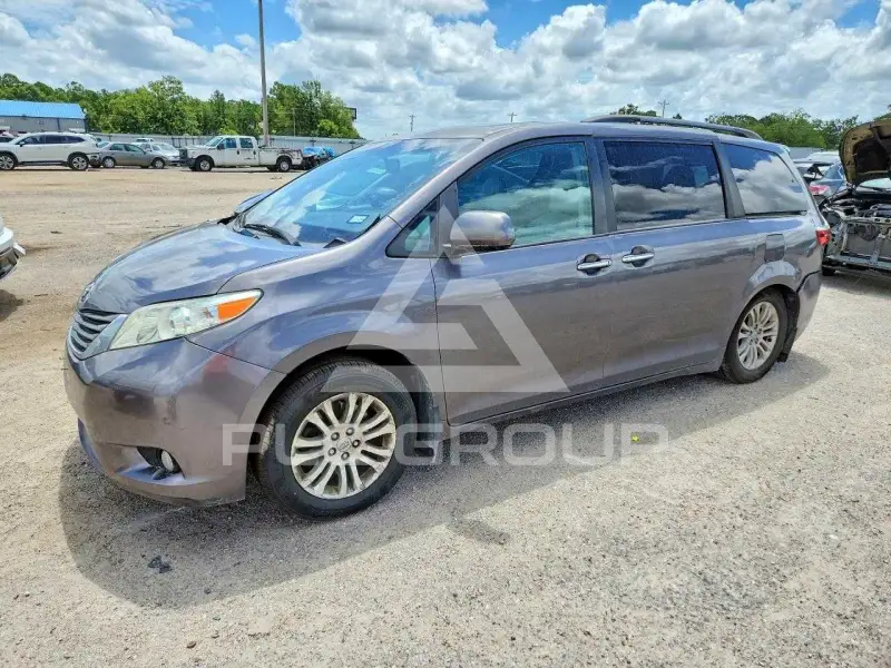 2017 Toyota SIENNA photo
