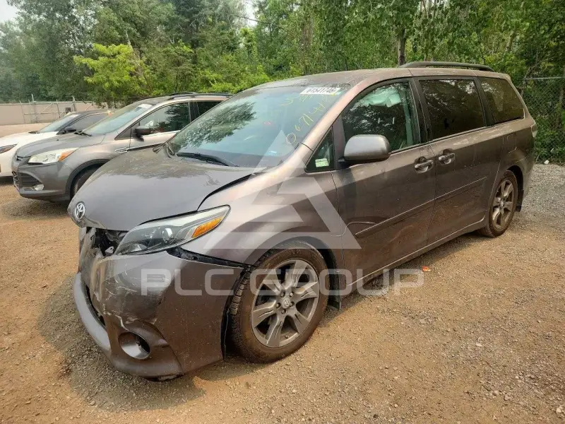 2017 Toyota SIENNA фото
