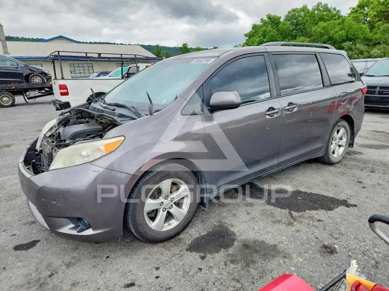 2017 Toyota SIENNA фото