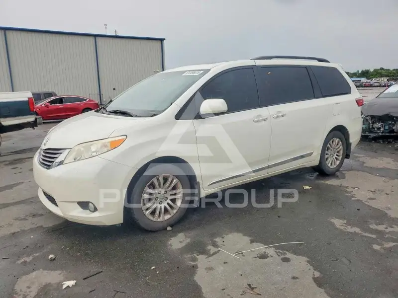 2017 Toyota SIENNA photo