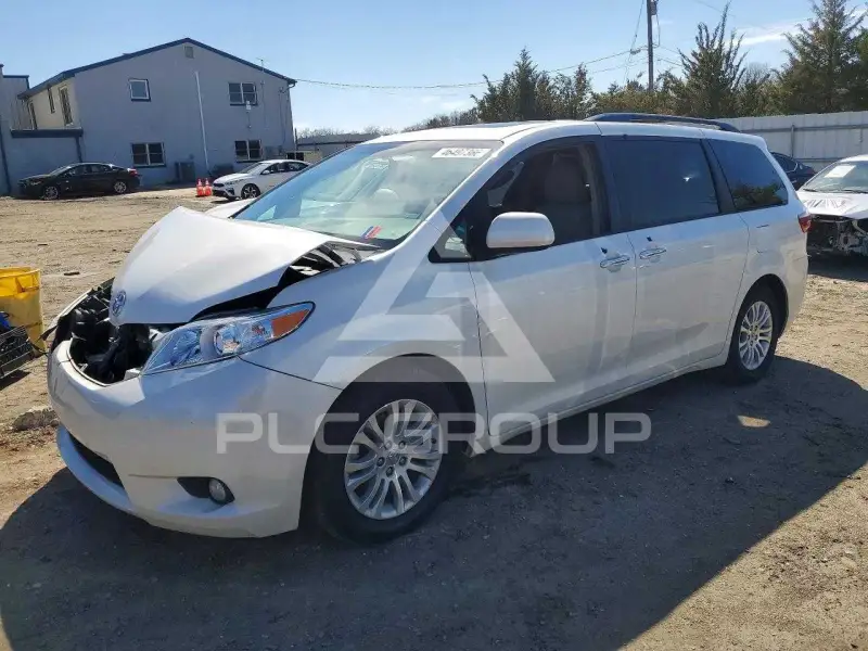 2017 Toyota SIENNA фото