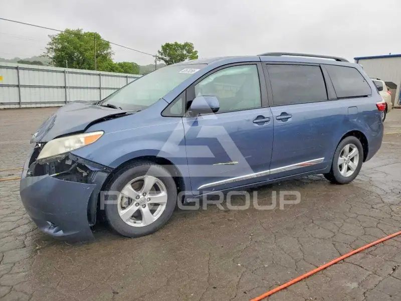 2017 Toyota SIENNA фото