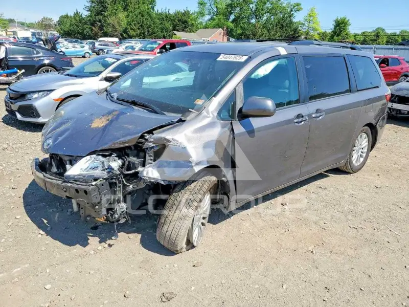 2017 Toyota SIENNA фото
