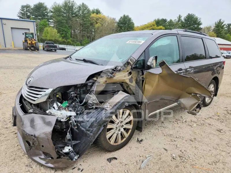 2017 Toyota SIENNA фото
